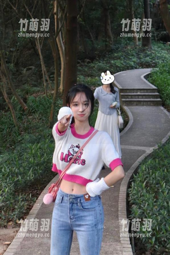 秀人网 - 在阳光下，大白兔吖的泳衣写真与你分享夏日清凉的套图美感。.txt