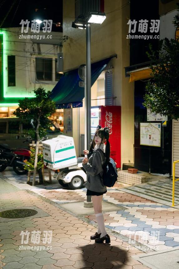 秀人网 - 媃柔rourou高跟鞋在线露脸，原图清晰记录每一步，低调奢华有内涵！.txt