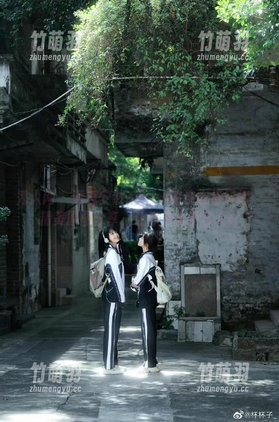 秀人网 - 邂逅安然anran的连衣裙风情：精美原图分享，让你心动不已.txt