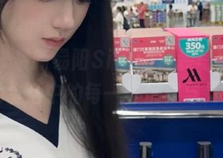 秀人网 – 最新易阳Silvia套装写真分享，记录她生活中的每一份优雅与灵动.txt