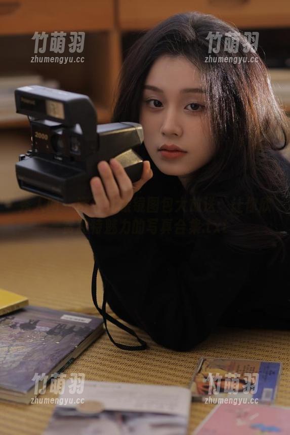 秀人网 - 曦宝儿眼镜图包大放送：让你欣赏独特魅力的写真合集.txt