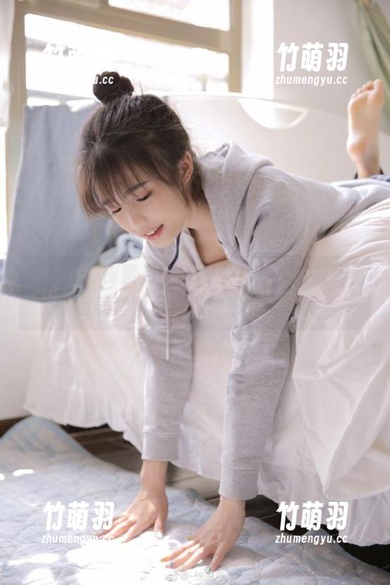 秀人网 - 探索月夕Lily少女的视觉盛宴，超美套图资源等你来下载.txt