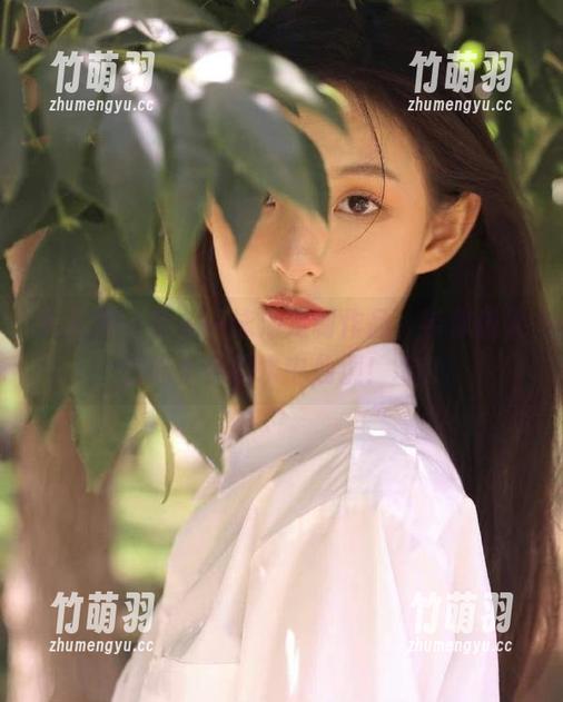 秀人网 - 林乐一泳池定制作品，带你进入五光十色的水中仙境！.txt