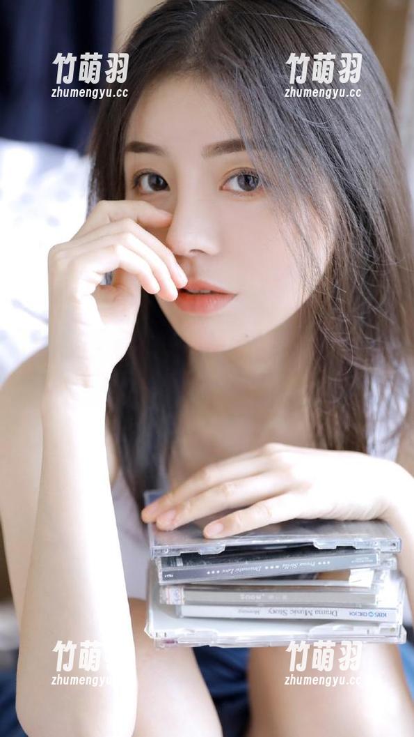秀人网 - 看果儿celia如何穿搭毛衣，独家写真免费下载中！.txt