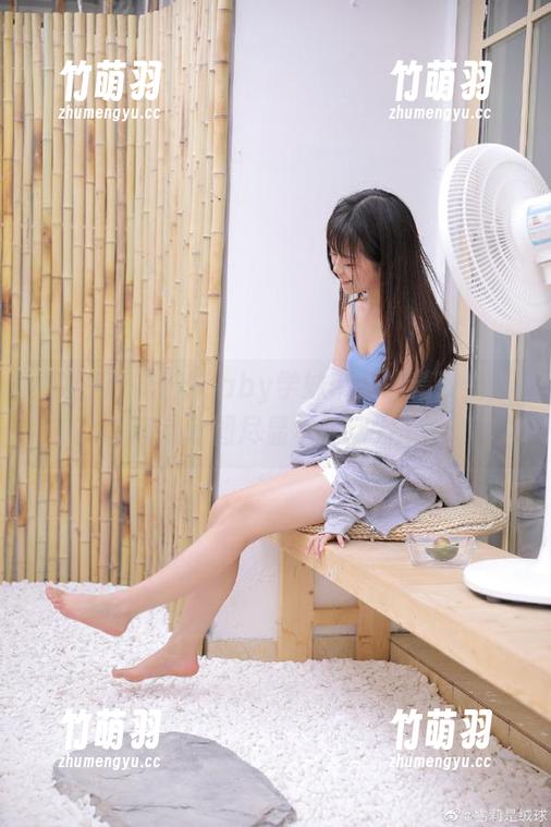 秀人网 - 汐汐baby学妹带来的精致生活，精选套图尽显年轻活力.txt