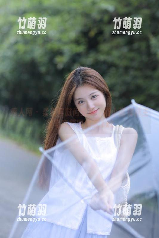 秀人网-熊小诺 秀人网 - 柔软与时尚交织:熊小诺棉袜主题写真原图欣赏.txt