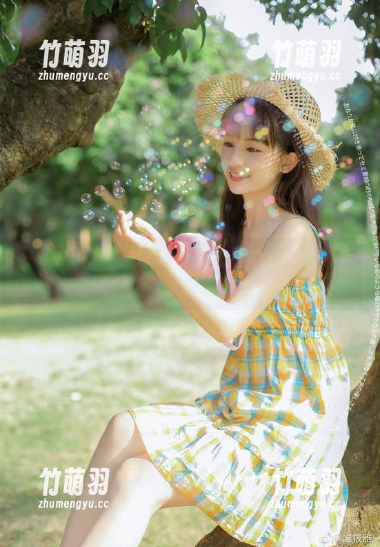 秀人网 - 甜妮网袜写真：每张都是艺术，快来网盘获取专属下载链接！.txt