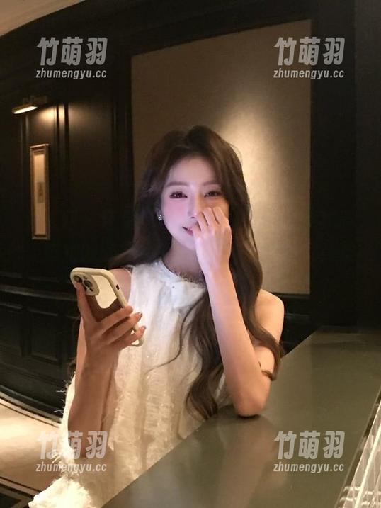 秀人网 - 还是陈梵妮全套丝袜图集，带你走进她的世界，感受轻柔与优雅的完美契合.txt