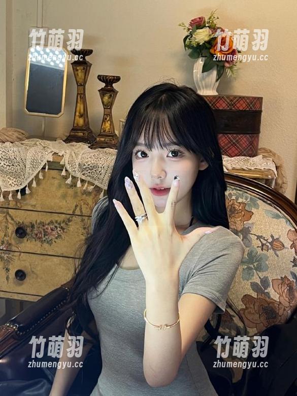 秀人网 - 金BABY吖旅拍作品集：精选的每一张都在无情拷问你的审美底线！.txt