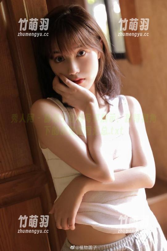秀人网 - 静颜宁红裙写真展示：独特视角下的精美原图汇总.txt