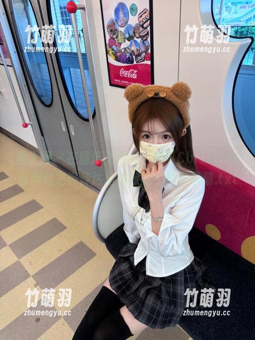 秀人网 - 在精选图库中，黄可Christine以御姐之姿传达出强烈的个性与风情.txt