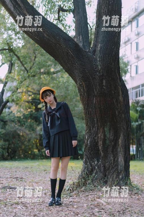 秀人网 - 在龙泽美曦的居家写真中，探寻不一样的美图作品之旅.txt