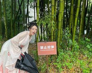 向无聊说再见，观看秋和柯基的武装女仆风格图片，绝对让你欲罢不能的视觉盛宴！.txt