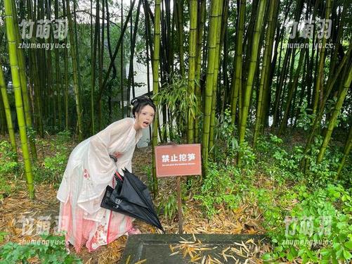 向无聊说再见，观看秋和柯基的武装女仆风格图片，绝对让你欲罢不能的视觉盛宴！.txt