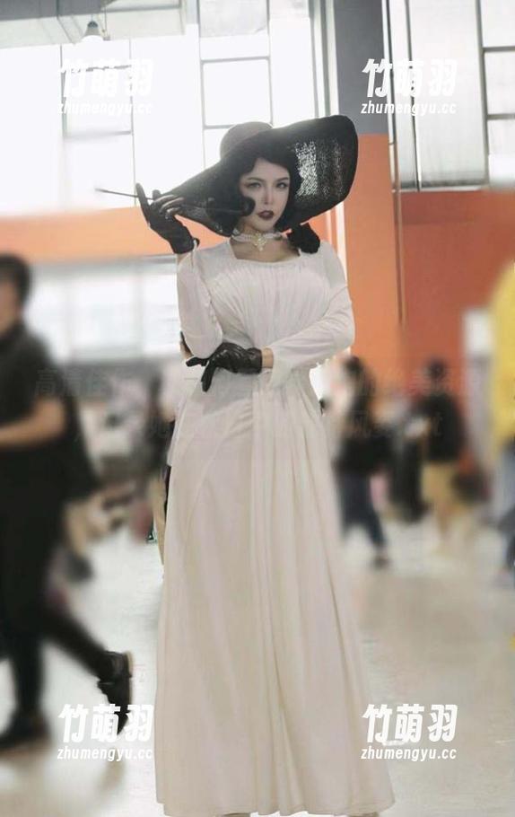 高清佳作，秋和柯基尼禄旗袍的绝美资源，记录她在秋日中的独特风姿.txt