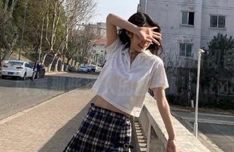 稚乖画册 – 一起观看赤西夜夜的初音少女，收集那些迷人的图片吧！.txt