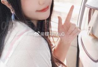 穆零Mu0长腿写真图册：在镜头前展现无限魅力与自信风采.txt