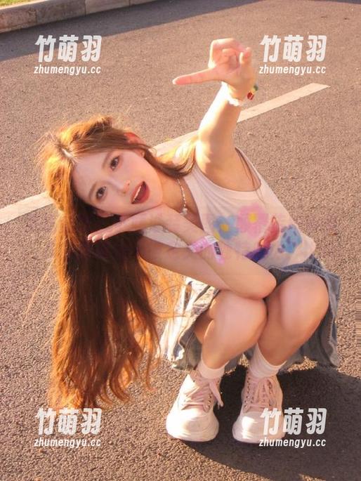 紧急企划 - 小婕泳装美图：颠覆传统审美，作品展现她不被定义的独特魅力！.txt