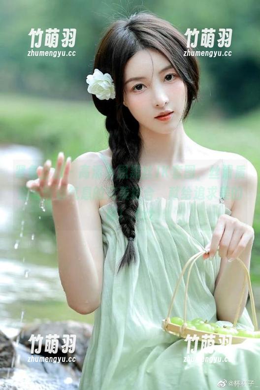 紧急企划 - 高清小恩黑丝JK套图，丝滑质感与青春气息的完美结合，献给追求美的你！.txt