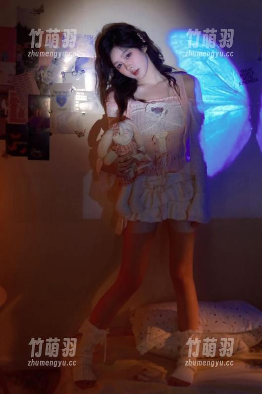 紧急企划 - 龙崎聆音私拍美图，探索妹妹背后的故事与迷人风情.txt