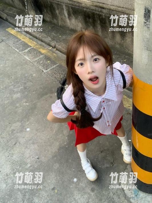 微密圈 - 最新紫色哒豚豚短裙写真美图，瞬间点燃你的时尚灵感与设计热情！.txt