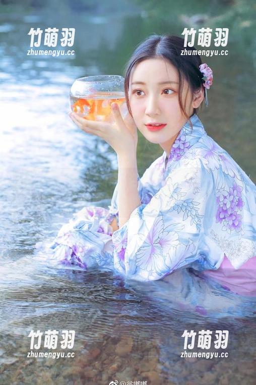绞肉姬美腿写真作品合集，记录每一个动人瞬间的独特魅力.txt
