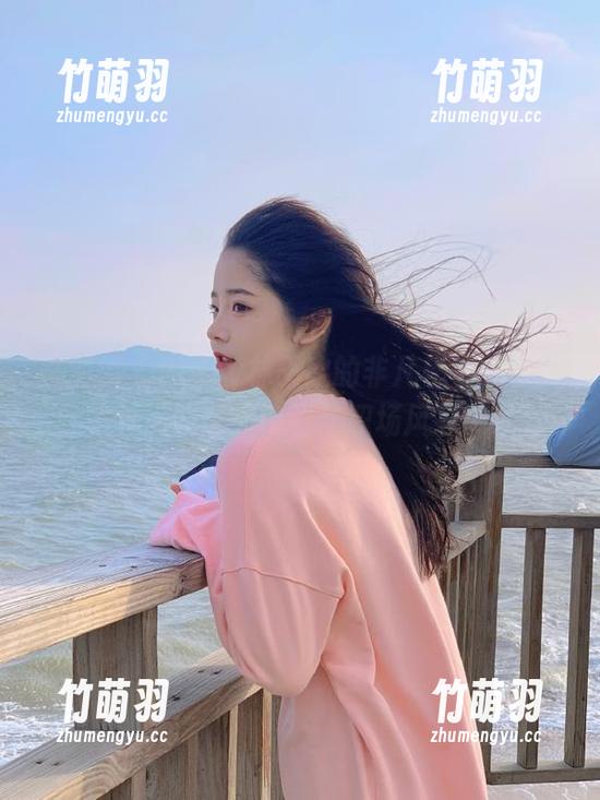 美媛馆 - Betty林子欣的非凡秘书日常：写真美图彰显青春与职场风彩.txt