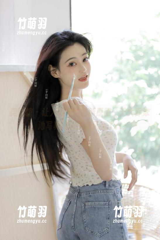 美媛馆 - 让人心动的最新原图，于大乔泳池写真展现别样风情.txt