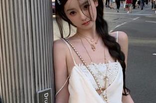 美媛馆 – 伊小七MoMo的居家摄影探索：高清图库记录她的生活诗篇.txt