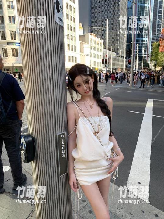 美媛馆 - 伊小七MoMo的居家摄影探索：高清图库记录她的生活诗篇.txt
