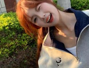 美媛馆 – 刘飞儿Faye黑丝写真作品，倾心展现的美图，让你的壁纸瞬间升级！.txt