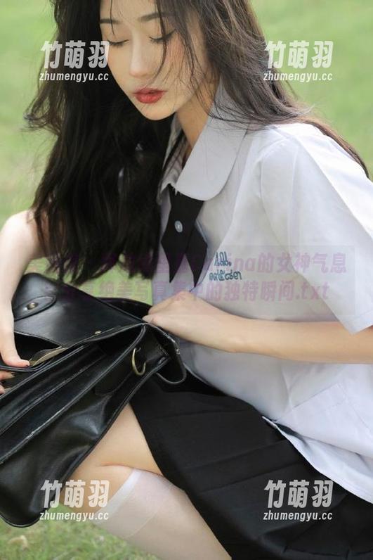 美媛馆 - 释放绮里嘉Carina的女神气息：分享绝美写真集中的独特瞬间.txt