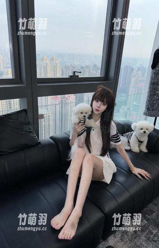 美媛馆 - 软软爱吃肉为你呈现圣诞魅力：独家作品集与精美原图大放送.txt