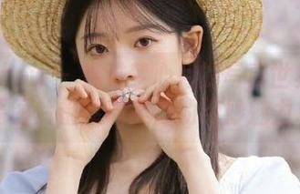 花漾show – 走进梦心月的写真世界：每一幅图片都展现美臀的绝妙魅力.txt