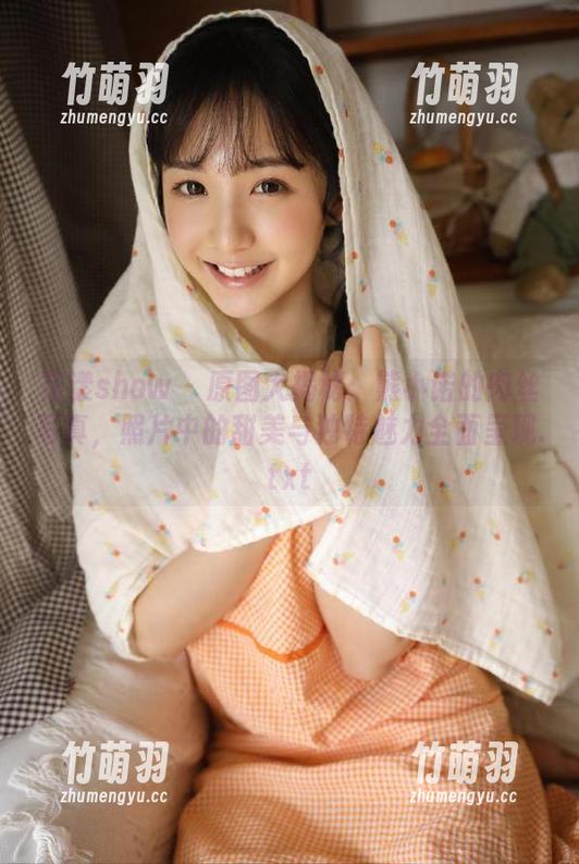 花漾show - 原图大揭秘：熊小诺的肉丝写真，照片中的甜美与独特魅力全面呈现.txt