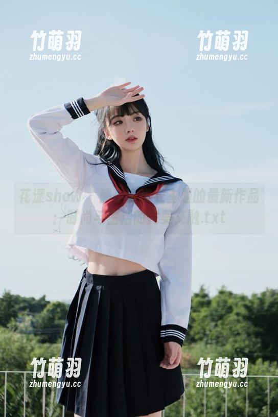 花漾show - 熊小诺皮衣主题的最新作品：时尚与生活的完美交融.txt