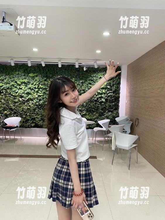 微密圈 - 动感十足的高清图包，葛征运动白袜展现绝佳美腿.txt