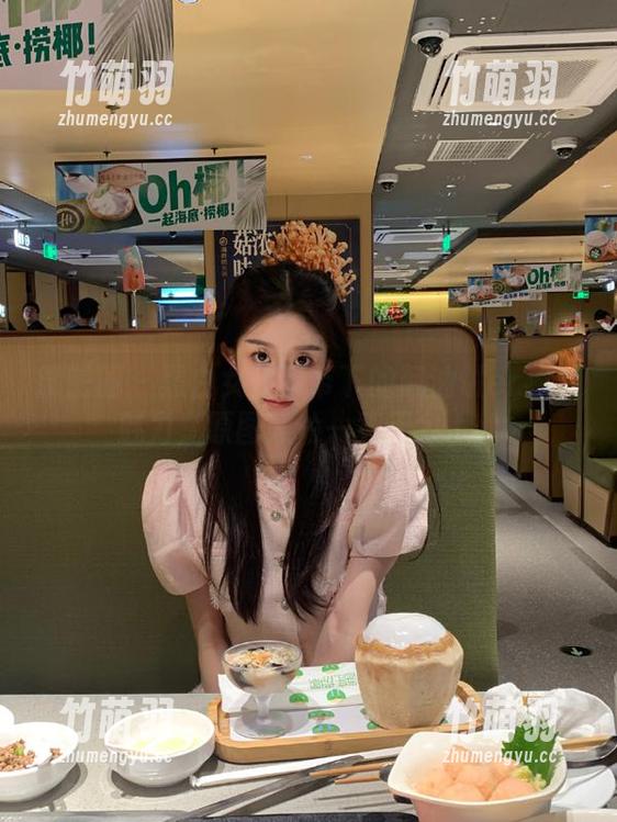 微密圈 - 黑白女仆吊带下的葱油饼er独特魅力，原图照片一览无余.txt