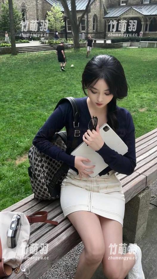 蜜桃社 - 探索E杯奶茶高跟鞋的魅力：高清图片下载带你感受时尚之美.txt