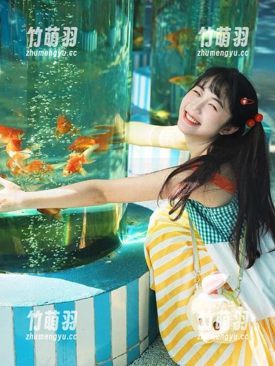 蜜桃社 - 夏日里的李颖诗：一场关于阳光与笑容的写真套图盛宴合集.txt