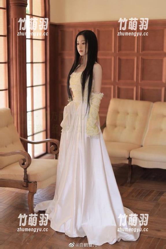 蜜桃社 - 桃乃香Tina学妹的私拍作品：萌趣无敌，绽放少女的独特魅力！.txt