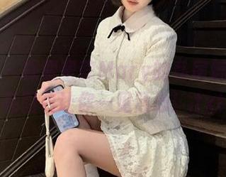 蜜桃社 – 探索蜜蕊Mary的私房魅力，油亮图包让你一见倾心！.txt