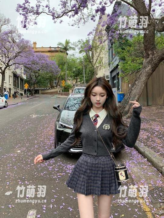 蜜桃社 - 雪飞天台的写真故事：原图展现每一帧背后的深邃情感.txt