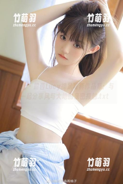 蜜桃社 - 露西Lucy裸足写真作品集：与她一起分享风与大地的亲密接触.txt