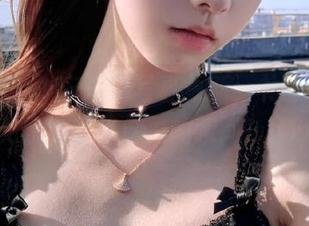 袜啵啵 – 小安独家写真更新，礼服与青春交织出无尽魅力的瞬间！.txt