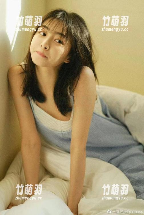 袜啵啵 - 免费获取小淳《裤里丝》写真中的精美图片，快来解锁魅力吧！.txt