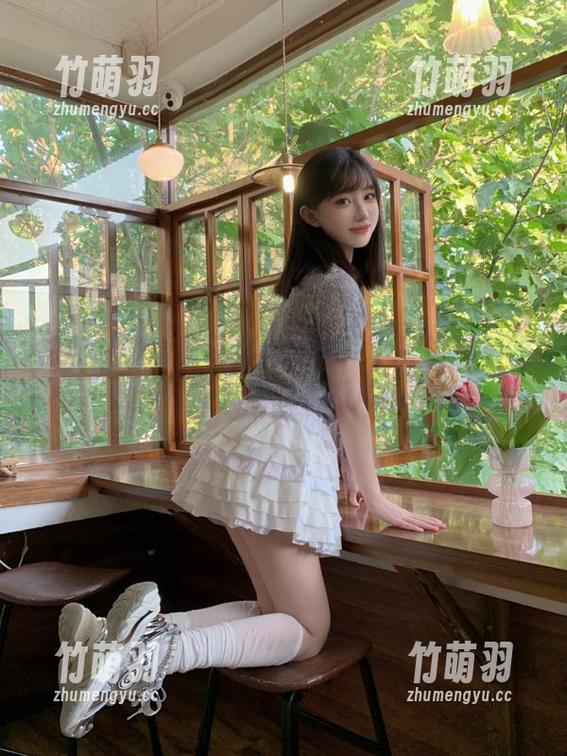 袜涩 - 刘哈哈写真大揭秘：下载胡同里的丝袜作品，感受独特风情.txt
