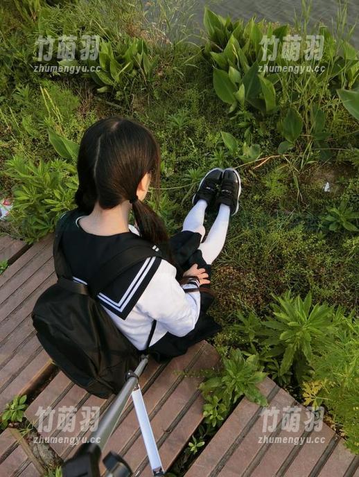 西尔酱护士写真套图，梦幻与现实交织的瞬间.txt