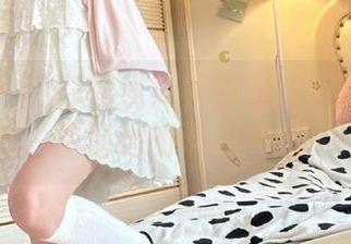 语画界 – 热门在线！程程程红裙写真高清秀，尽显她的潮流风范.txt
