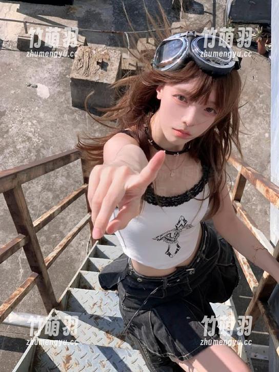 轰趴猫 - 高清写真集：苏小暖演绎御姐风尚的绝美瞬间.txt